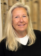 Profilfoto von Birgit Winkler. Birgit lächelt in die Kamera.