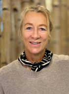 Profilfoto von Wiebke Berg. Wiebke lächelt in die Kamera.