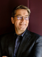 Porträtbild von Alexander Birken